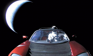 Last Photo from Space Sent by Tesla Roadster