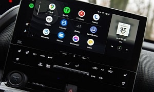 Latest Android Auto Update Gets Feature to Show Apps You Can't Use While Driving
