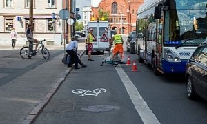 Latvian Cyclist Paint "Guerrilla" Bike Lanes In Riga, the City Covers Them