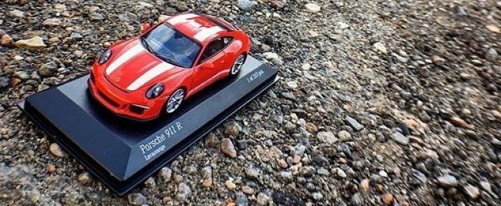 Lava Orange Porsche 911 R with White Stripes Gets Dedicated Scale Model