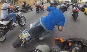 Lazy or Silly Rider Causes Fellow to Crash Really Bad