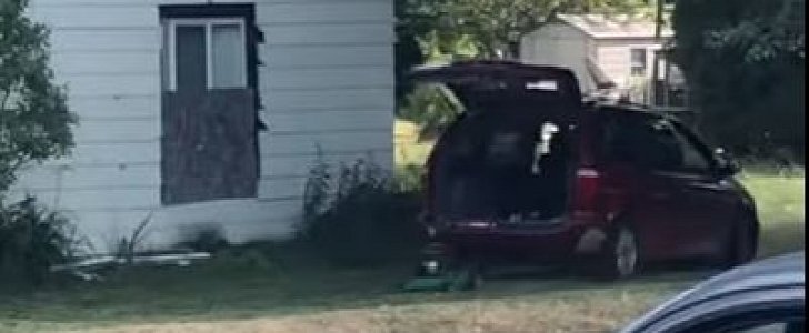 Ontario man finds hilarious way of mowing his lawn, attaching the mower to his minivan