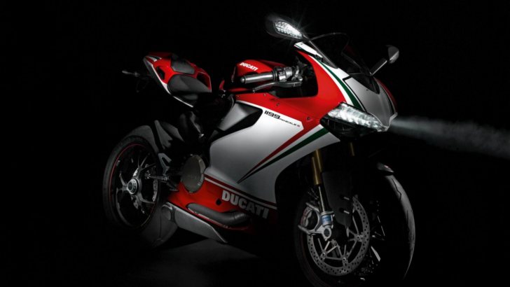 Ducati Riding Experience 2013 gets the 1199 Panigale S