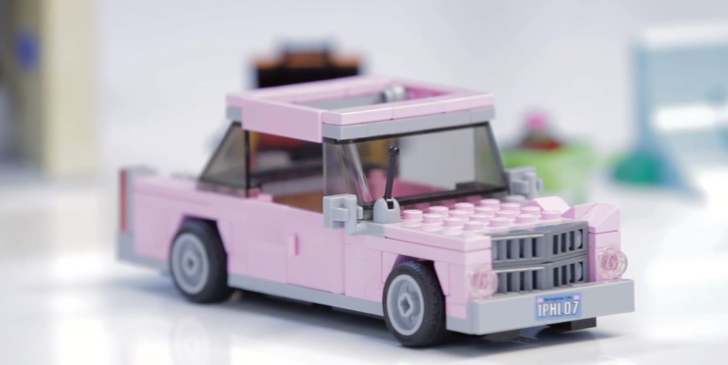 LEGO: Homer Simpson's Pink Sedan