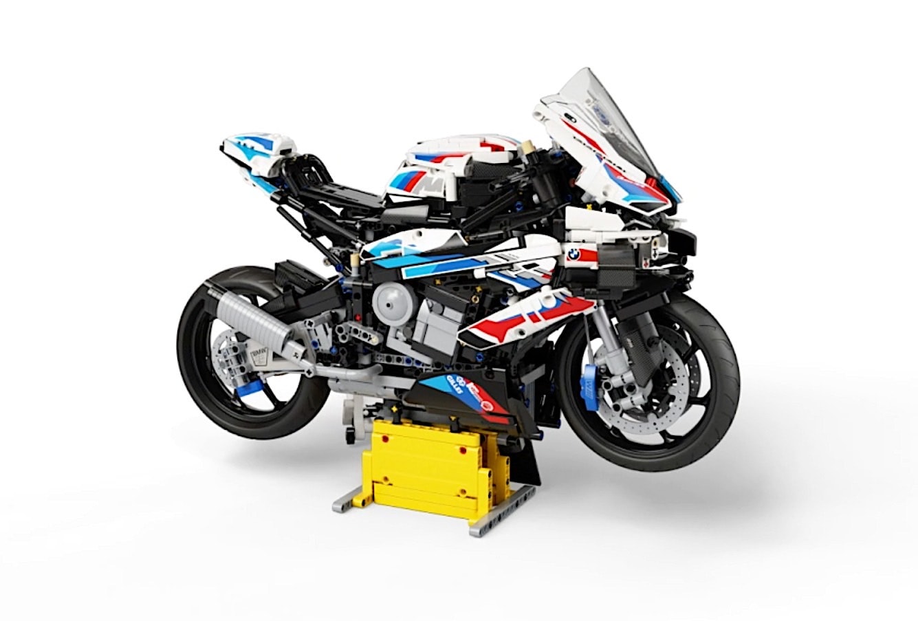 https://s1.cdn.autoevolution.com/images/news/lego-technic-unleashes-extremely-detailed-15-scale-bmw-m-1000-rr-176230_1.jpg