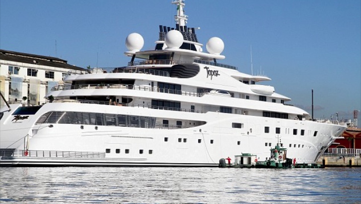 Leonardo DiCaprio Takes Sheikh Mansour’s $700 million Yacht for the 2014 World Cup 