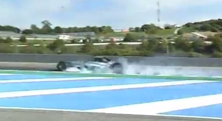 Lewis Hamilton Crashing His F1 W05