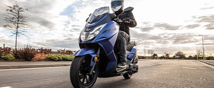 New Lexmoto Apollo 125 maxi-scooter is spacious and efficient