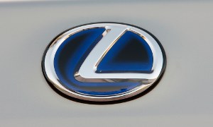 Lexus Hybrids Buzzing for 5.5 Billion Miles