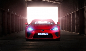 Lexus LFA Looks Amazing in Red