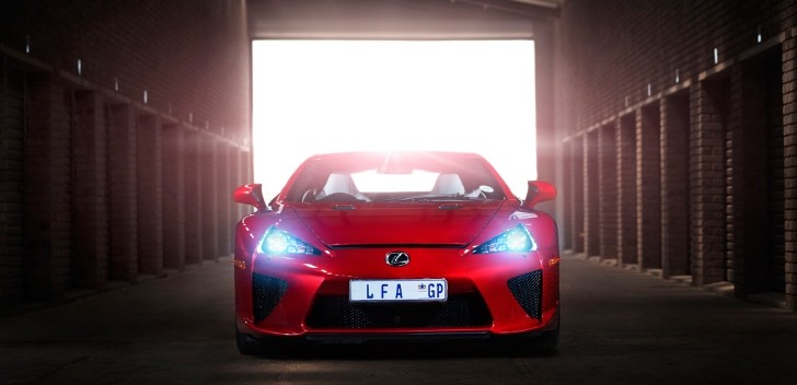 Lexus LFA in red