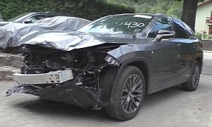 Lexus RX Wreck Is Easily Fixed by Russian Mechanic