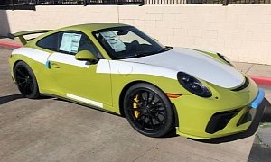 Linden Green 2018 Porsche 911 GT3 Is a Nod to the Air-Cooled Models of the 70s