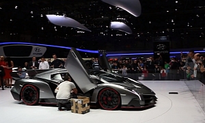 Listen to the Lamborghini Veneno Roar in Geneva