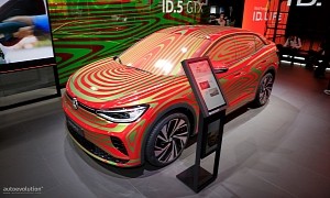 Live Pics: 2022 Volkswagen ID.5 GTX Shows Bi-Tone Camouflage at IAA 2021