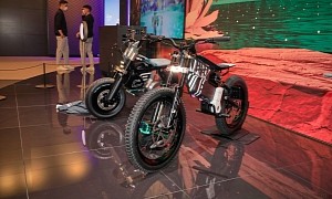 Live Pics: BMW i Vision AMBY and BMW Motorrad Vision AMBY Shown Side-by-Side