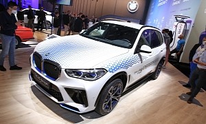 Live Pics: BMW iX5 Hydrogen Shows Itself at the IAA 2021, Looks Like a Normal X5