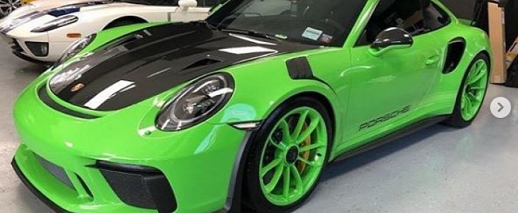 Lizard Green Porsche 911 GT3 RS with Matching Wheels