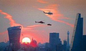 London Skyline Has a Helicopter Dangling a Car, People Tweet about It