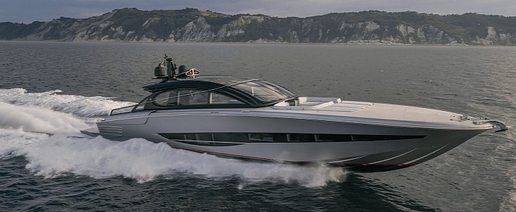The Super Sportivo 100ft GTO is one of the fastest boats in its category