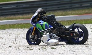 Lorenzo Utterly Destroys His Bike in a Crash during Michelin Tests, Many Others Fall, Too