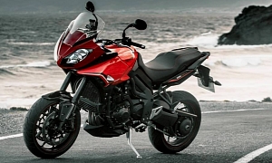 Lots of Official 2013 Triumph Tiger 1050 Sport Pictures