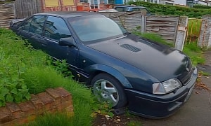 Lotus Carlton Abandoned for 30 Years Is an Unlikely Yard Find