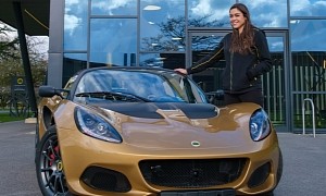 Lotus Closes the Circle on the Elise, Delivers the Last Unit Made to Its Namesake