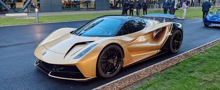 Lotus Evija in gold and black livery