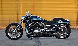 Lowered Harley-Davidson “Imposter” Builds on Factory CVO Work, Gets Amazing Shine