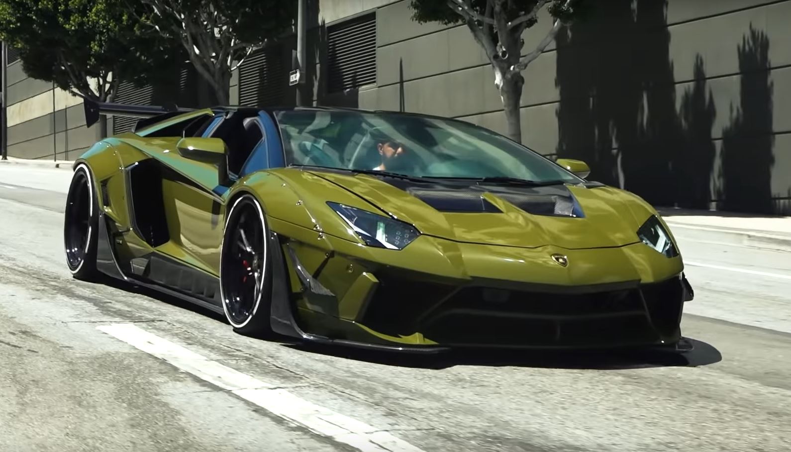 Lowest Aventador Combines Liberty Walk Widebody With Carbon and Green Wrap  - autoevolution