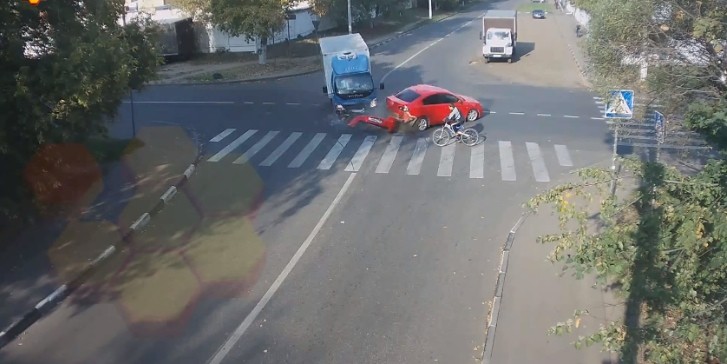 Lucky Russian Cyclist Makes You Believe in Guardian Angels