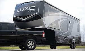 Luxe's Elegante Fifth Wheel Is a Luxury Four-Season Mobile Home With Amazing Secret Walls