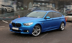 M Sport BMW 5 Series GT Gets Frozen Blue Wrap