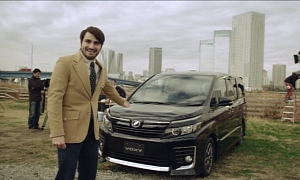 Mad Scientist Presenting the New Toyota Voxy’s Features