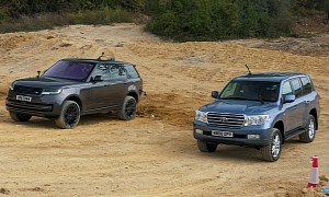 Make Your V8-Powered Off-Road Pick Between a Good Old TLC SUV or a 2022 Range Rover
