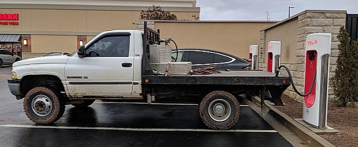 This guy even pretends to be charging his truck