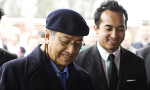 Malaysian Ex-PM Opens Lotus F1 Factory in Norfolk