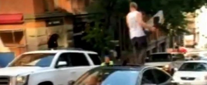 Man jumps on cars stuck in Seattle traffic, attacks random people