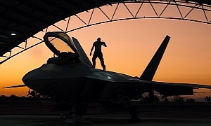 Man Climbs on $143 Million F-22 Raptor, Plus 4 Other Amazing USAF Pics