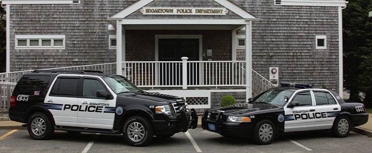 Edgartown police charge driver after passenger climbs on roof, slips and falls