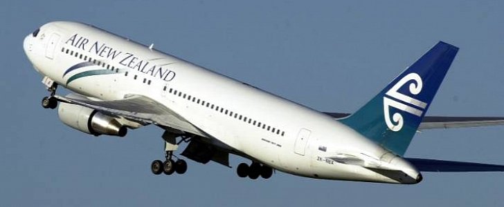 Air New Zealand flight has 2-hour delay after man dies on board