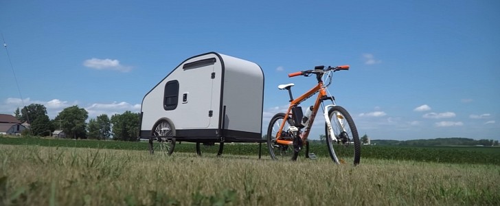 Guy builds DIY e-bike camper