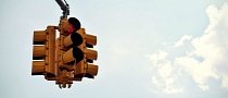 Man Finds Most Traffic Lights Work Using Rule From 1959, Gets Fined