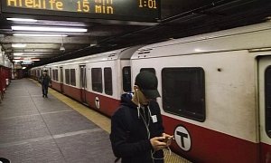 Man Jumping Between NYC Subway Cars Stumbles, Cracks His Head, Dies