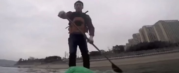 Man paddle boards to work, cuts daily commute from 1 hour to 6 minutes