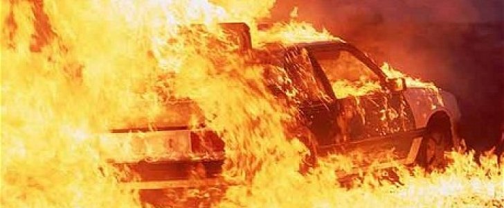 Man sets car on fire to get girlfriend to talk to him, she still refuses to
