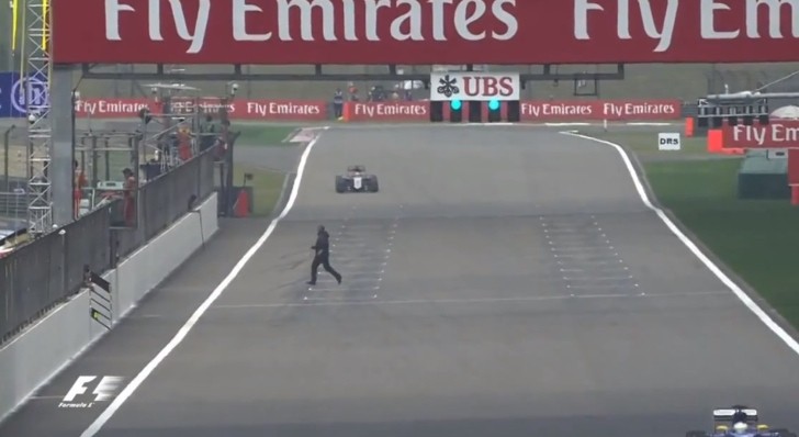 Man Runs Across the F1 Track at 2015 Chinese GP