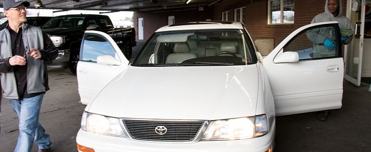 Dad working 2 full-time jobs gets Toyota Avalon from bosses