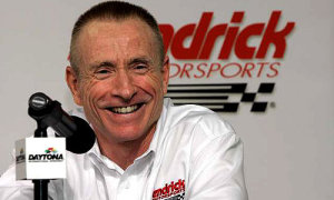 Mark Martin Confirmed for Full 2010 Drive with Hendrick